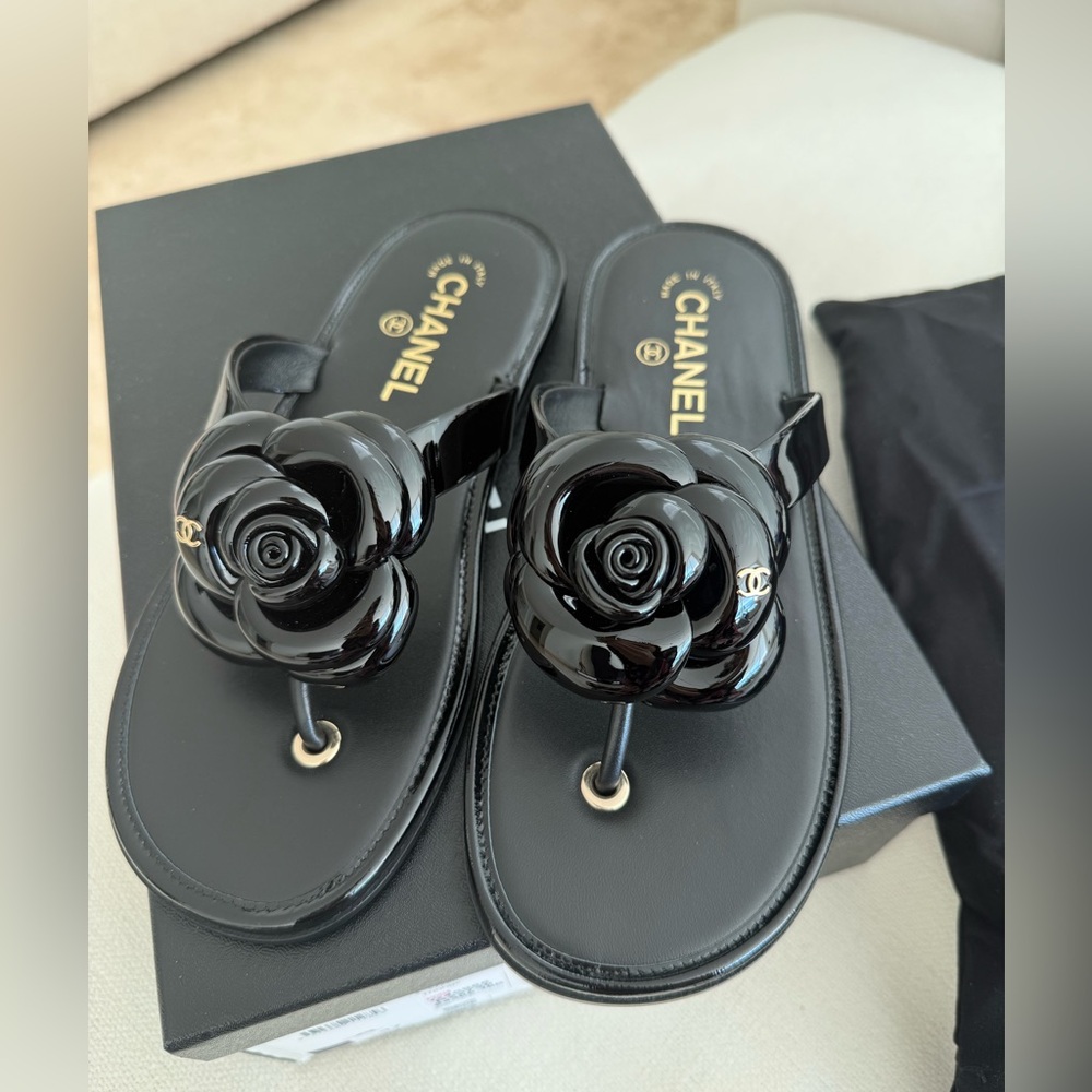 BNIB 2026 CHANEL THONG SANDALS SIZE 37